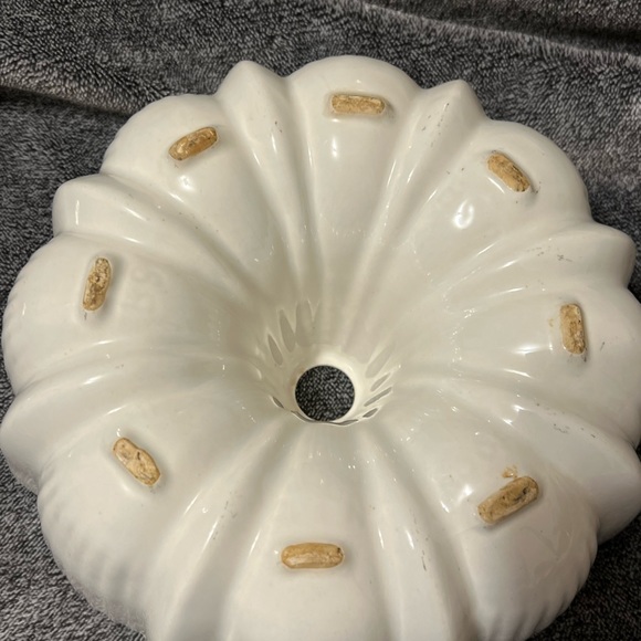 COPY - Vintage California USA Pottery #59 White Bundt Cake Pan - Picture 4 of 5